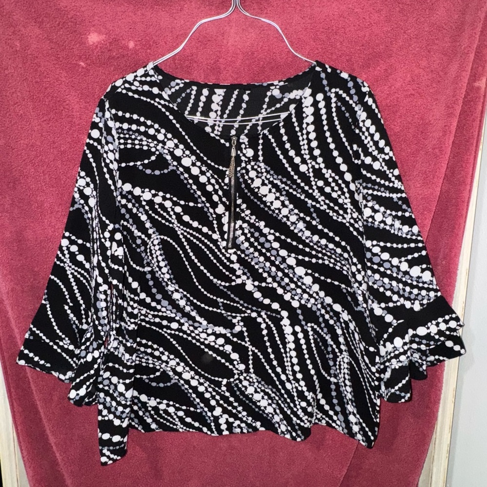 Black and White Patterned Women's Top